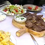 Hyrmet Demushi فندق مبيت وإفطار 3*