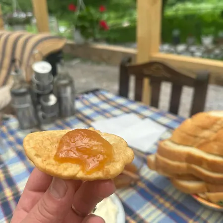 Hyrmet Demushi Oda ve Kahvaltı Valbone